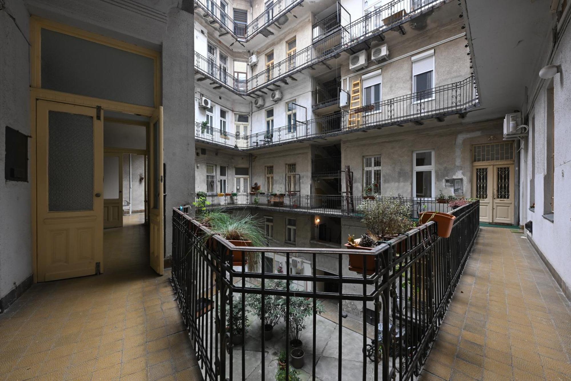 A Quiet Place In The Heart Of The City Budapest Esterno foto