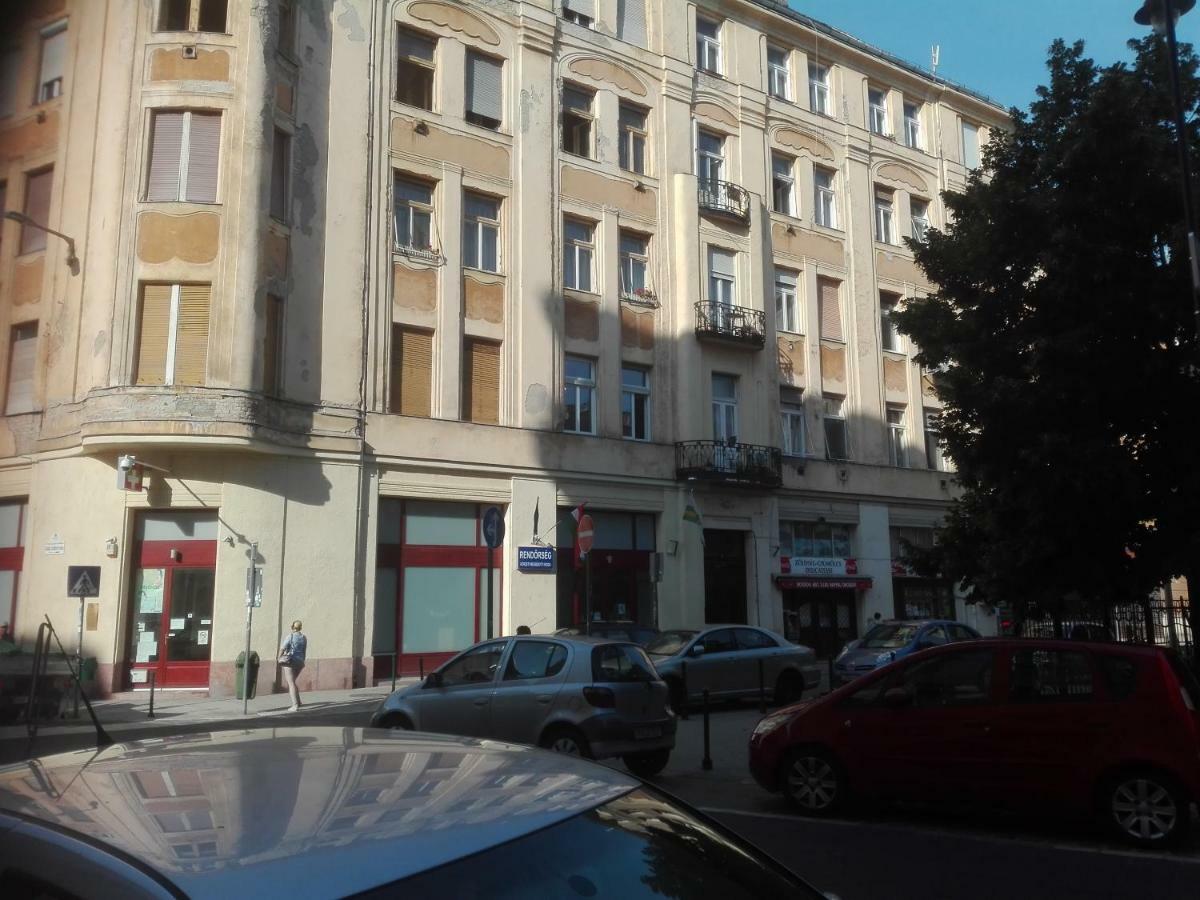 A Quiet Place In The Heart Of The City Budapest Esterno foto